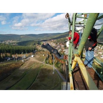 Bungee jumping z televizní věže Harrachov