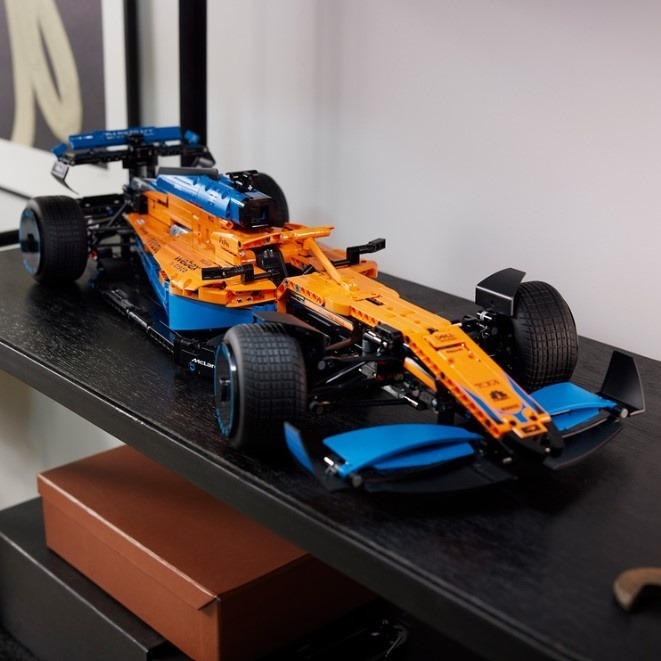 Analýza LEGO® Technic 42141 Závodní auto McLaren Formule 1