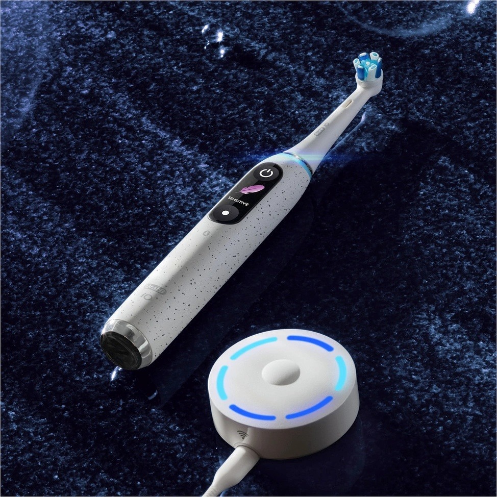 Zkoumání Oral-B iO Series 10 Stardust White